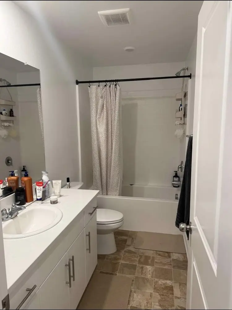 Private room with closet for rent