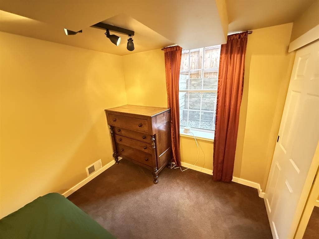 Comfortable 1 Bedroom Suite