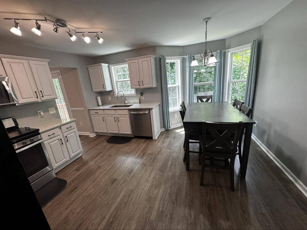 Room for Rent- Browns Bridge! Lake!