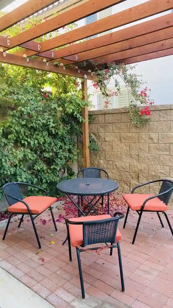 All inclusive room in Eastvale