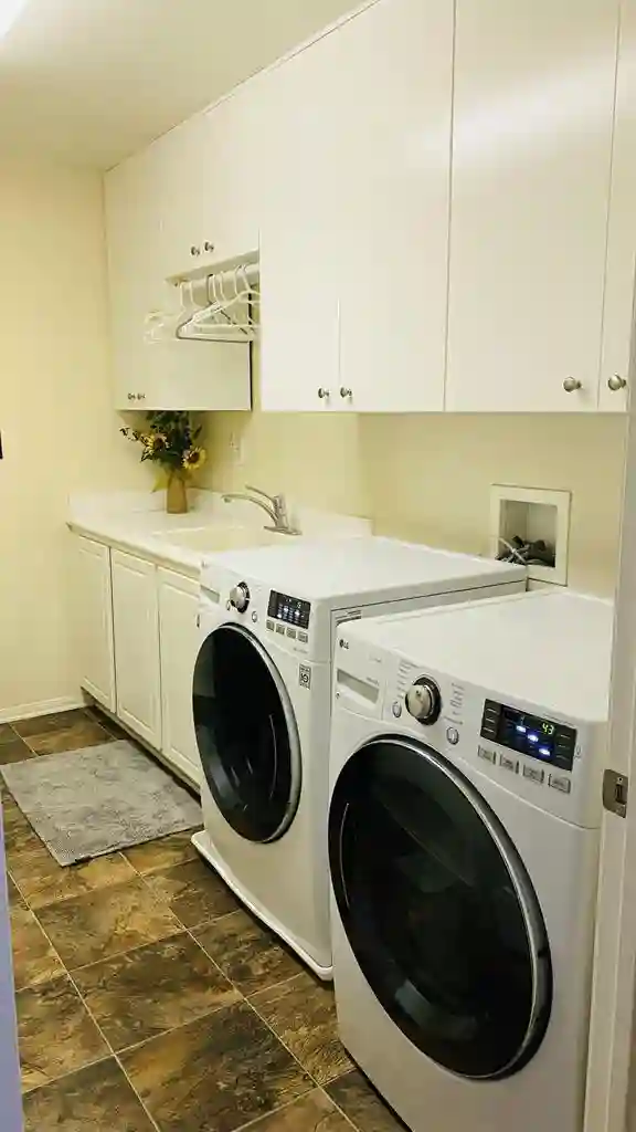 All inclusive room in Eastvale