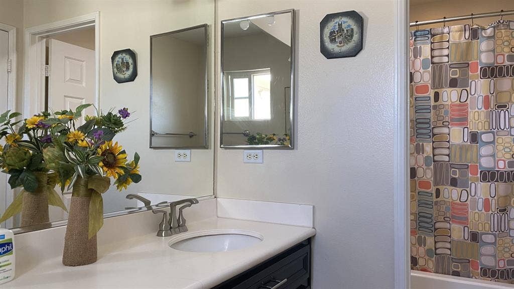 All inclusive room in Eastvale