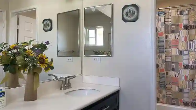 All inclusive room in Eastvale