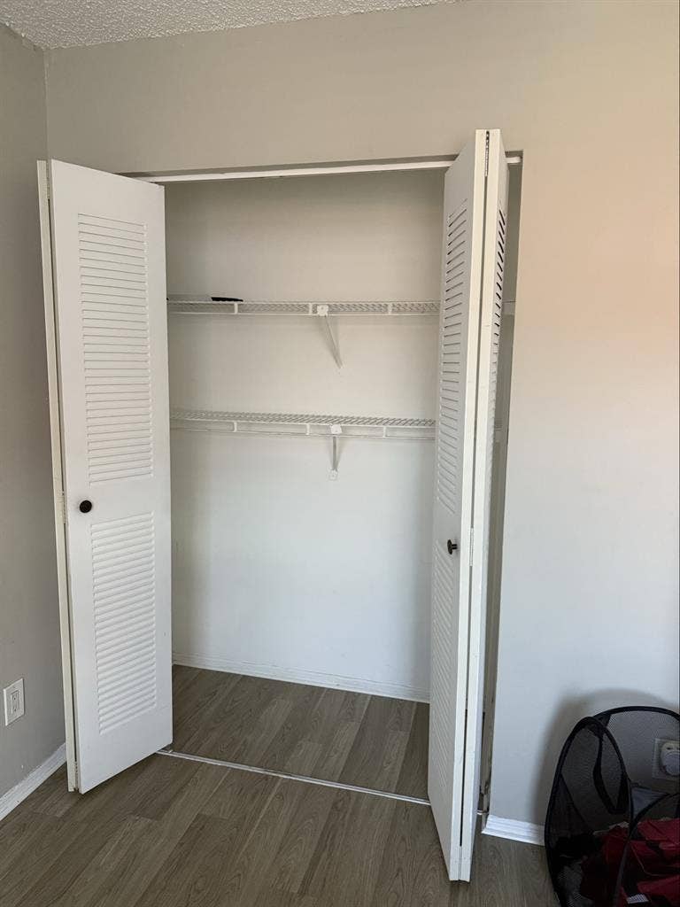 Very nice room available at Kendall