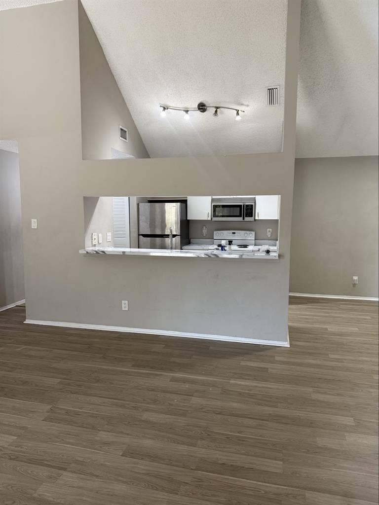 Very nice room available at Kendall