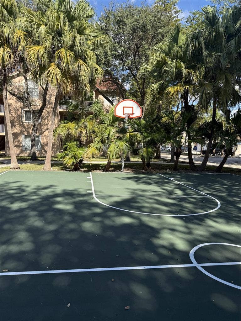 Very nice room available at Kendall