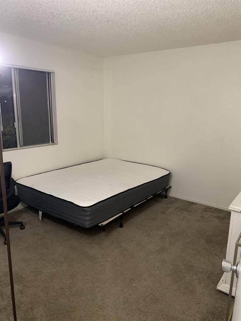 Looking 4 a female or single mother