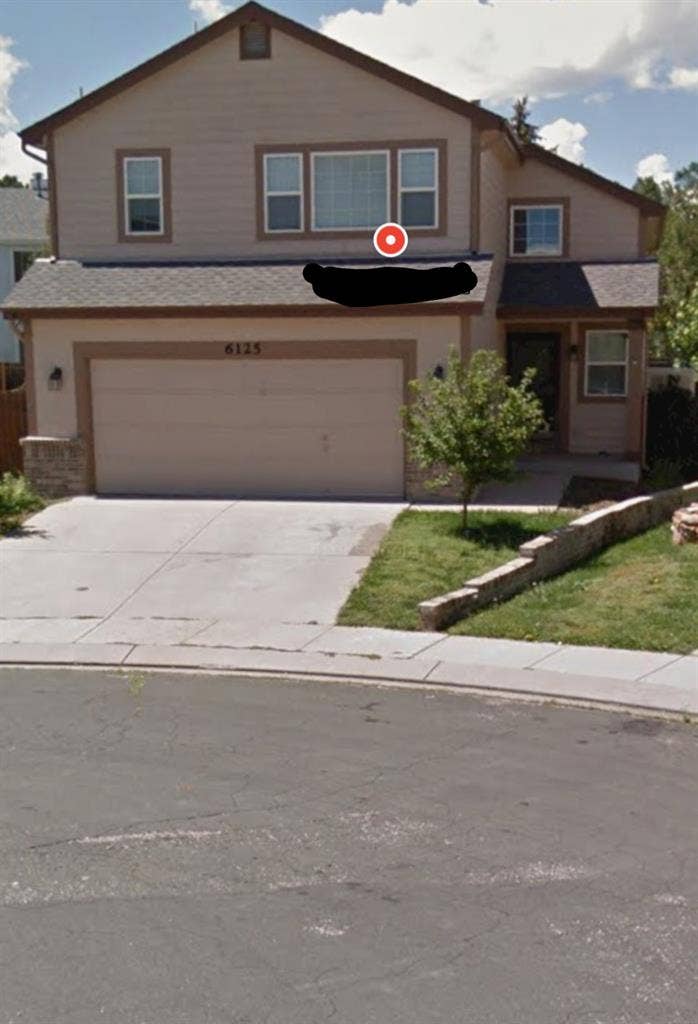 Beautiful Room in Townhouse