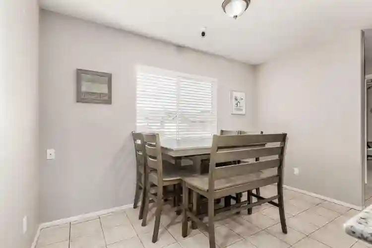 8 BR in Mesa