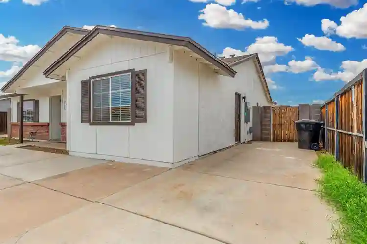 8 BR in Mesa