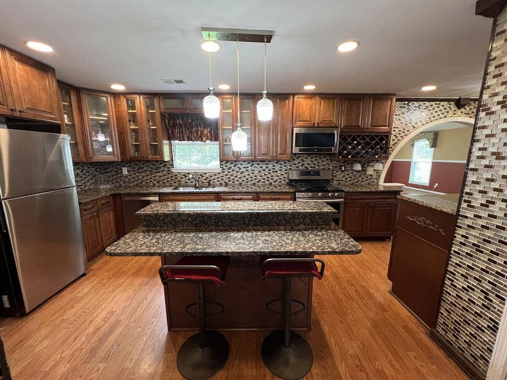 6 BR in Stone Mountain