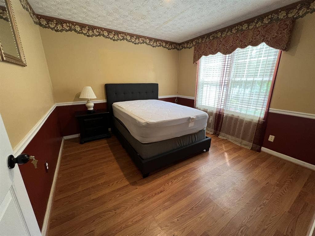 6 BR in Stone Mountain