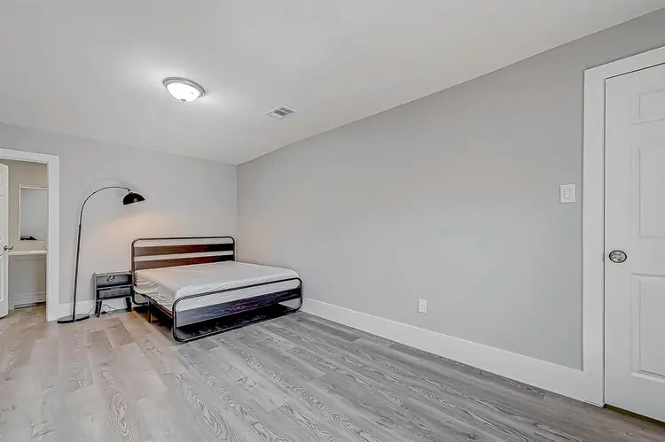 9 BR in Houston