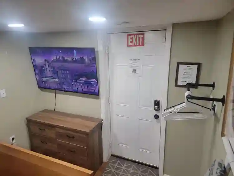 6 BR in College Park