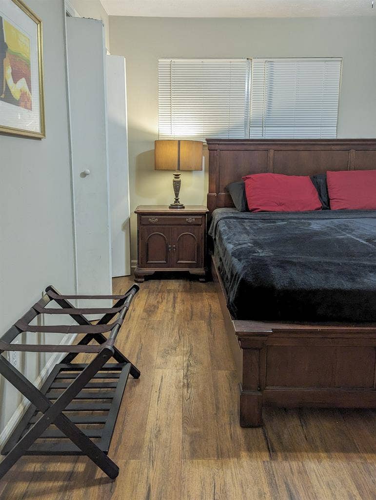 8 BR in College Park