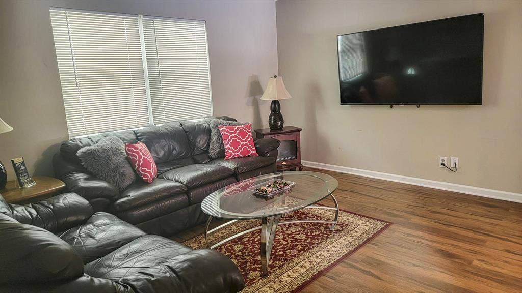 8 BR in College Park