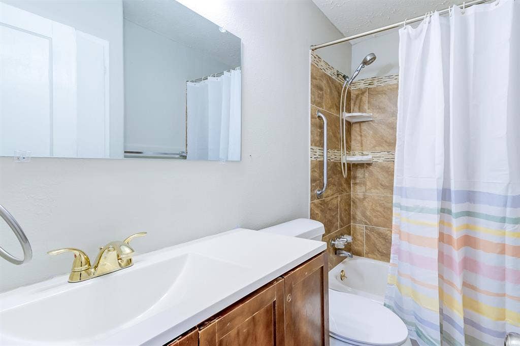 8 BR in Houston
