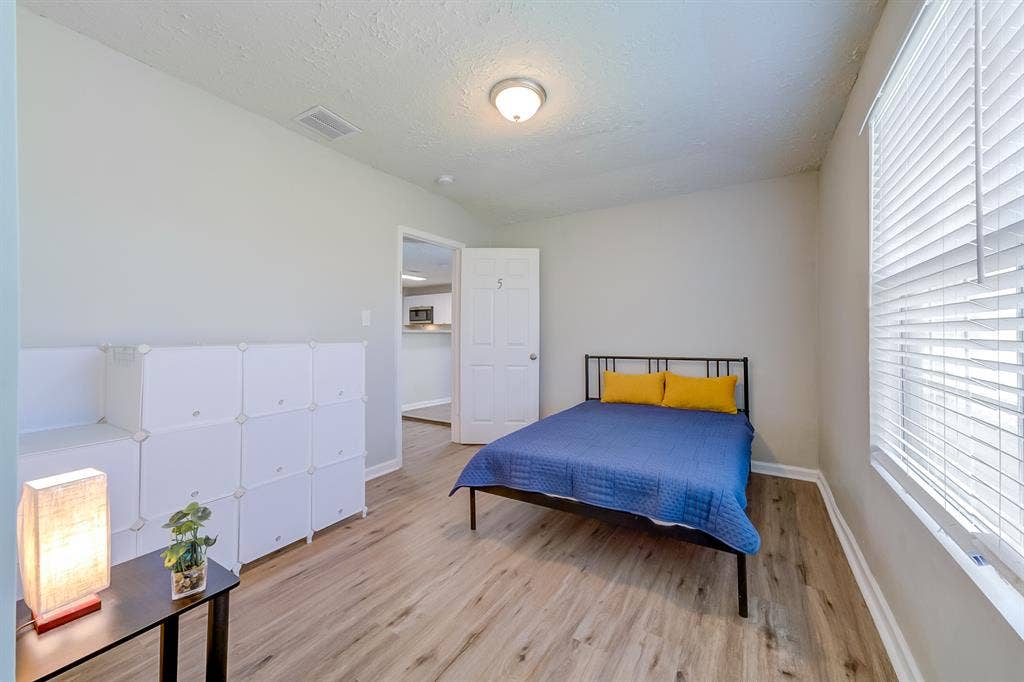 8 BR in Houston