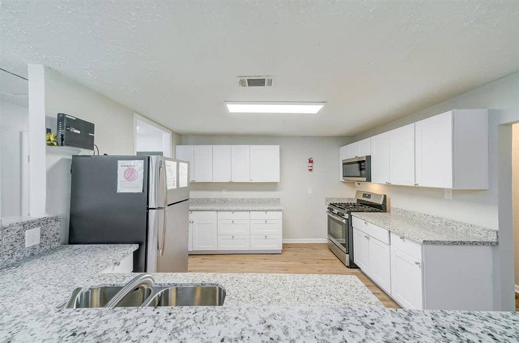 8 BR in Houston