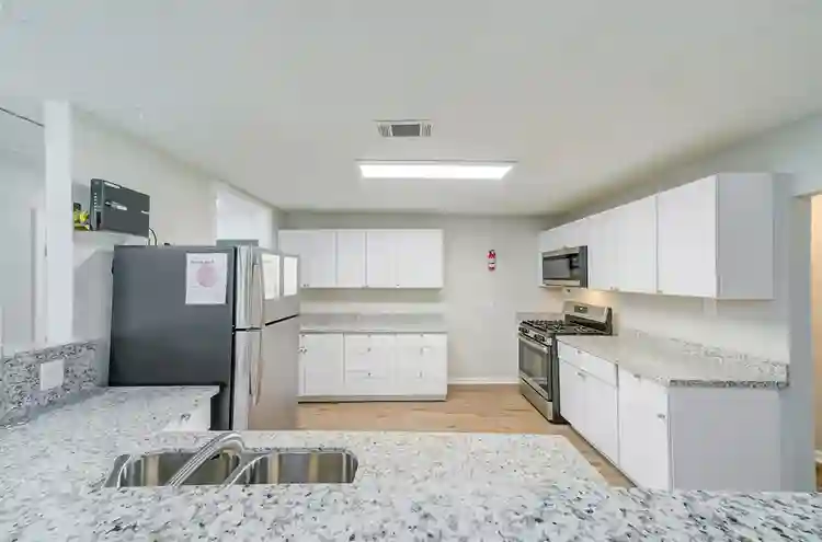8 BR in Houston