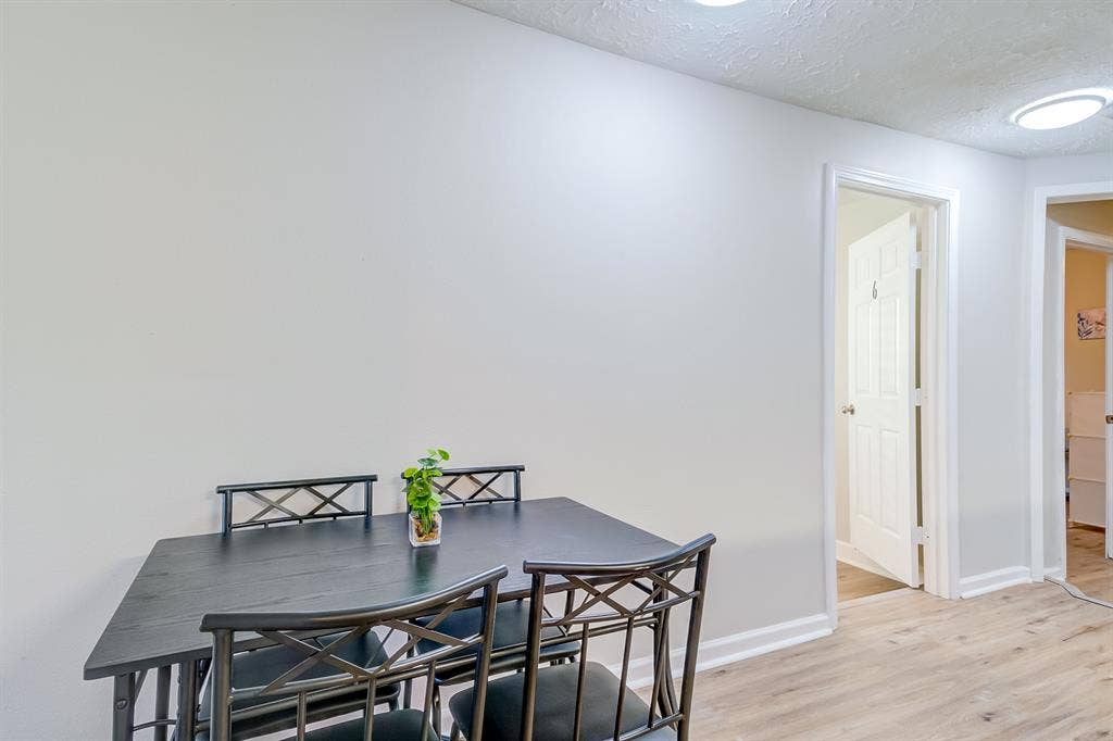 8 BR in Houston
