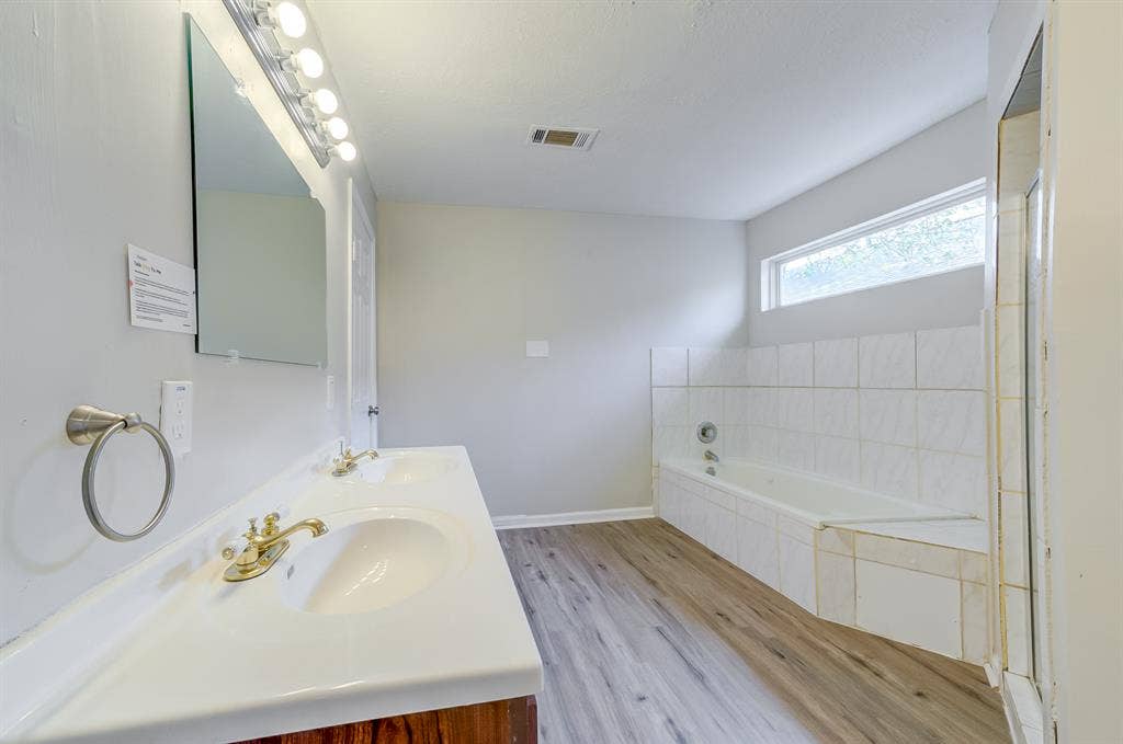 8 BR in Houston