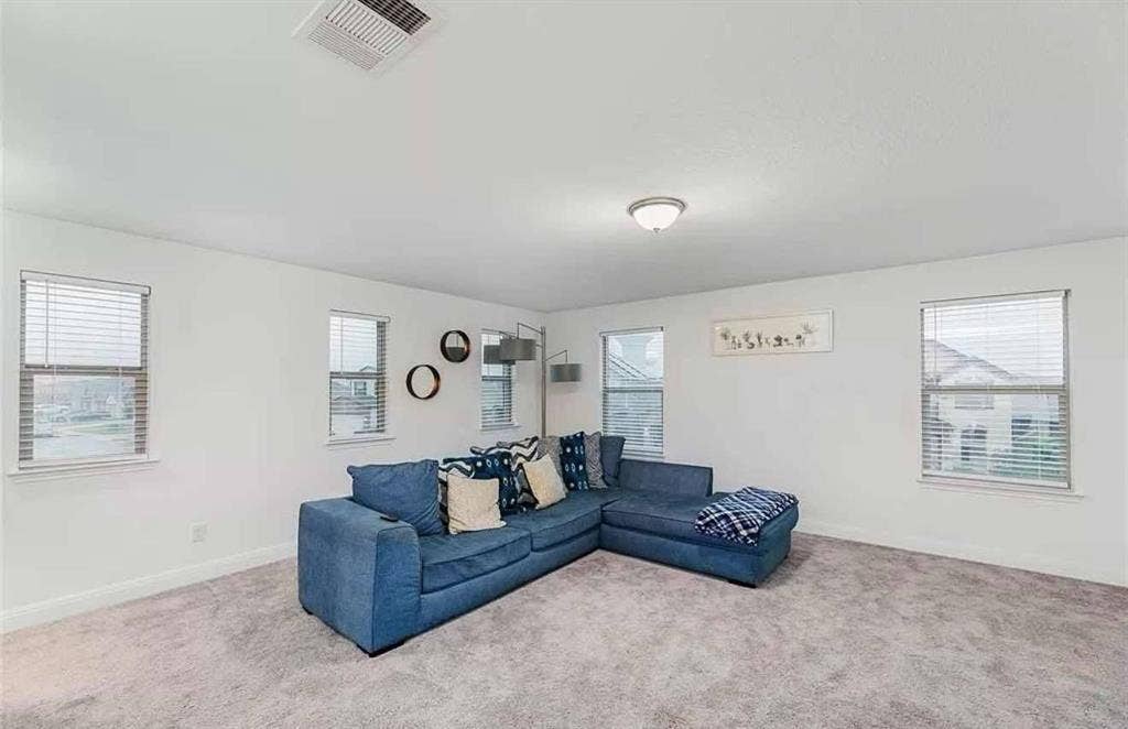 6 BR in Manor
