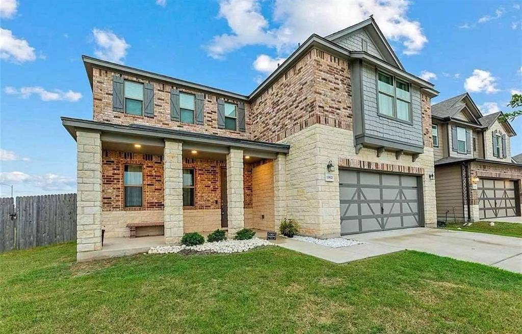 6 BR in Manor