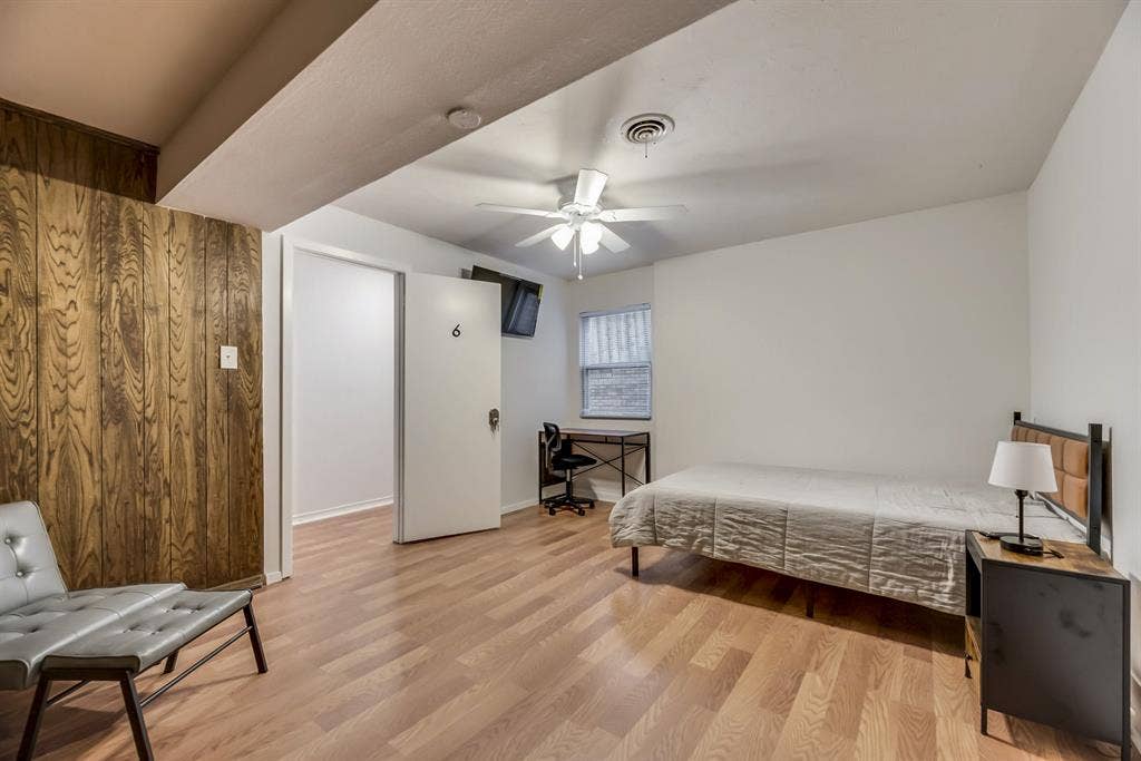 8 BR in Dallas