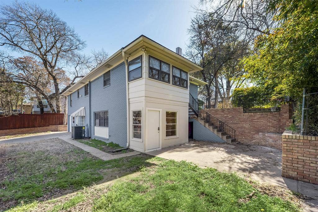 8 BR in Dallas