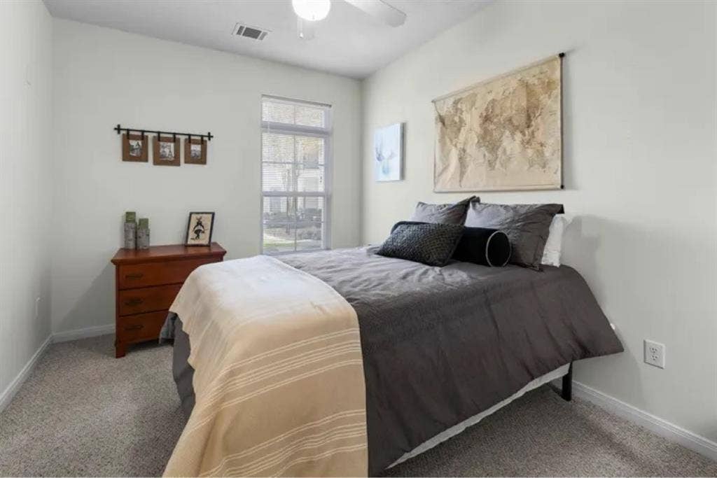 FEMALE SUBLET JANUARY-JULY