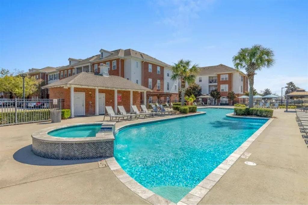 FEMALE SUBLET JANUARY-JULY