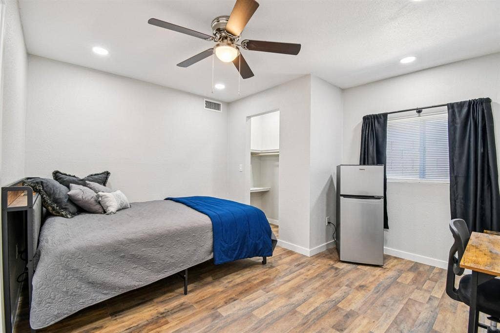 10 BR in Glendale