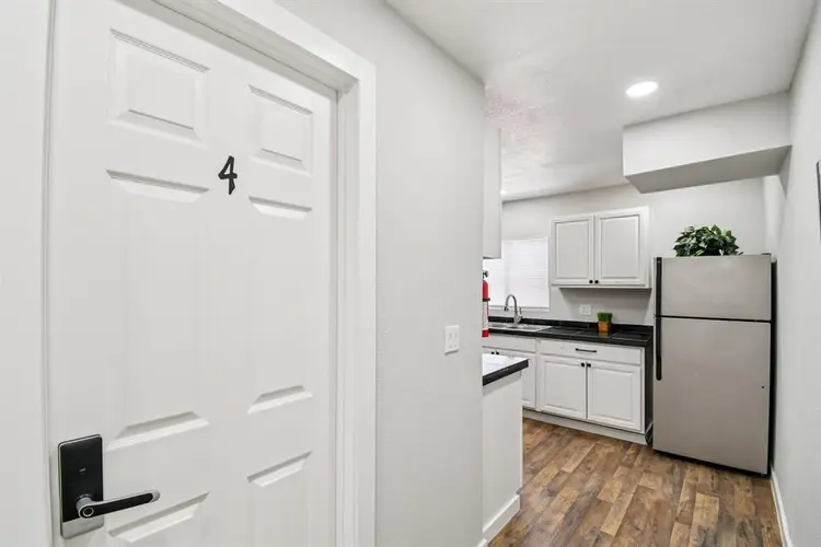 10 BR in Glendale