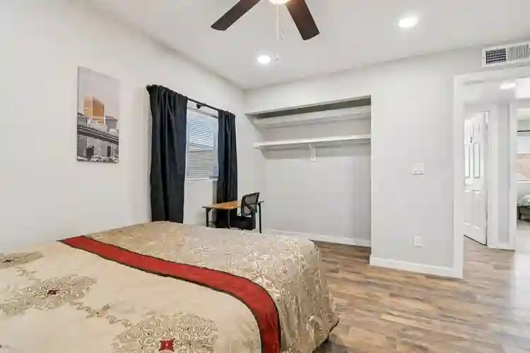 10 BR in Glendale