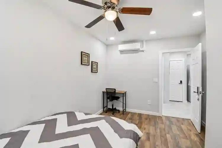 10 BR in Glendale
