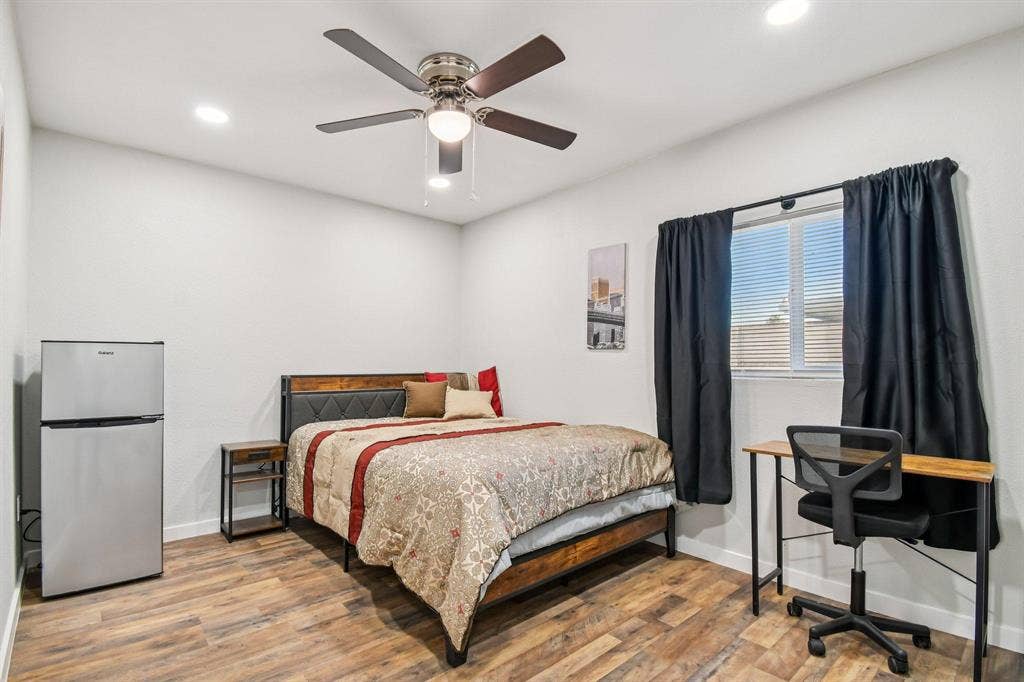 10 BR in Glendale