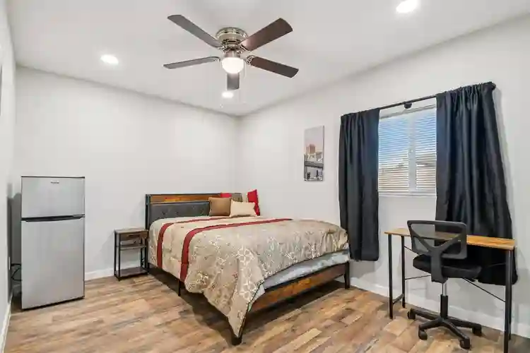 10 BR in Glendale