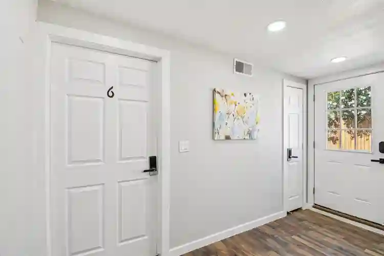 10 BR in Glendale