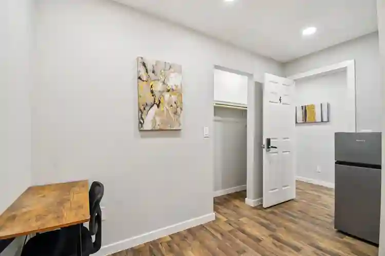 10 BR in Glendale