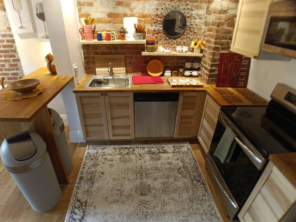 all utilities, with a view, large