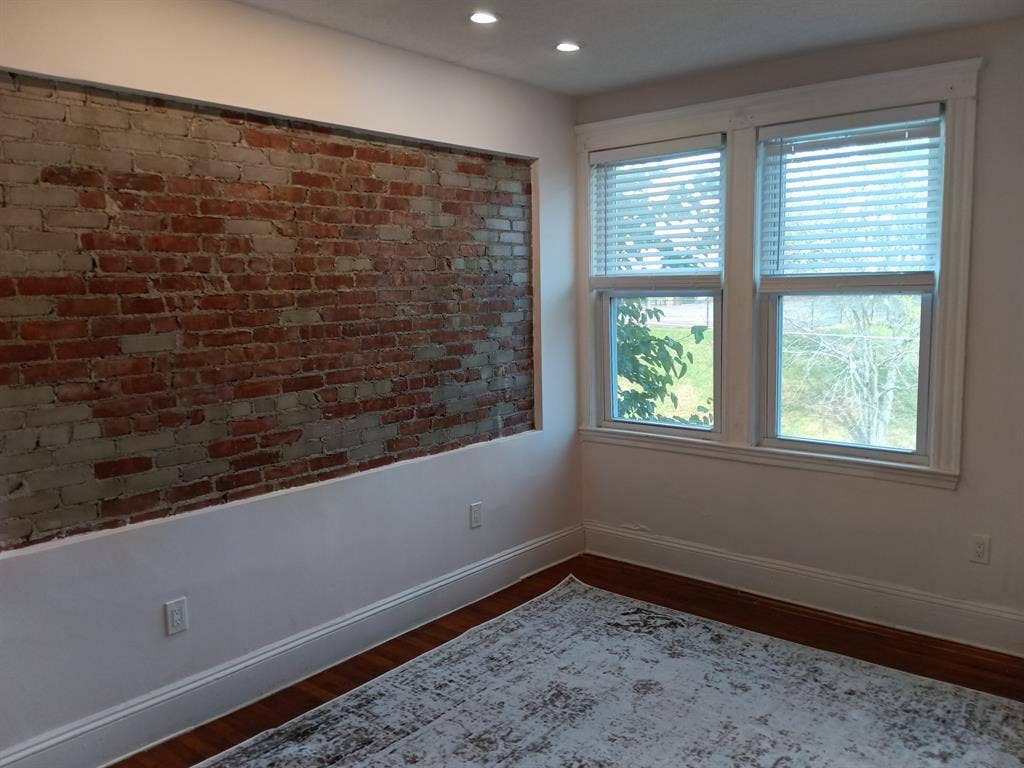 all utilities, with a view, large