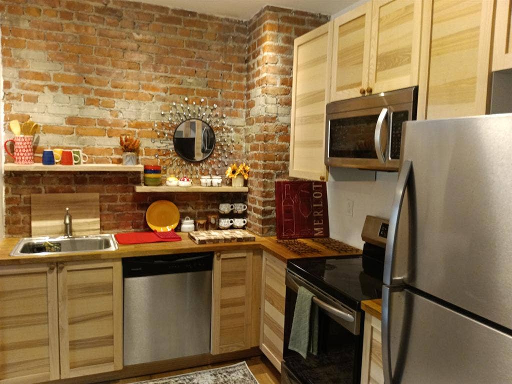 all utilities, with a view, large