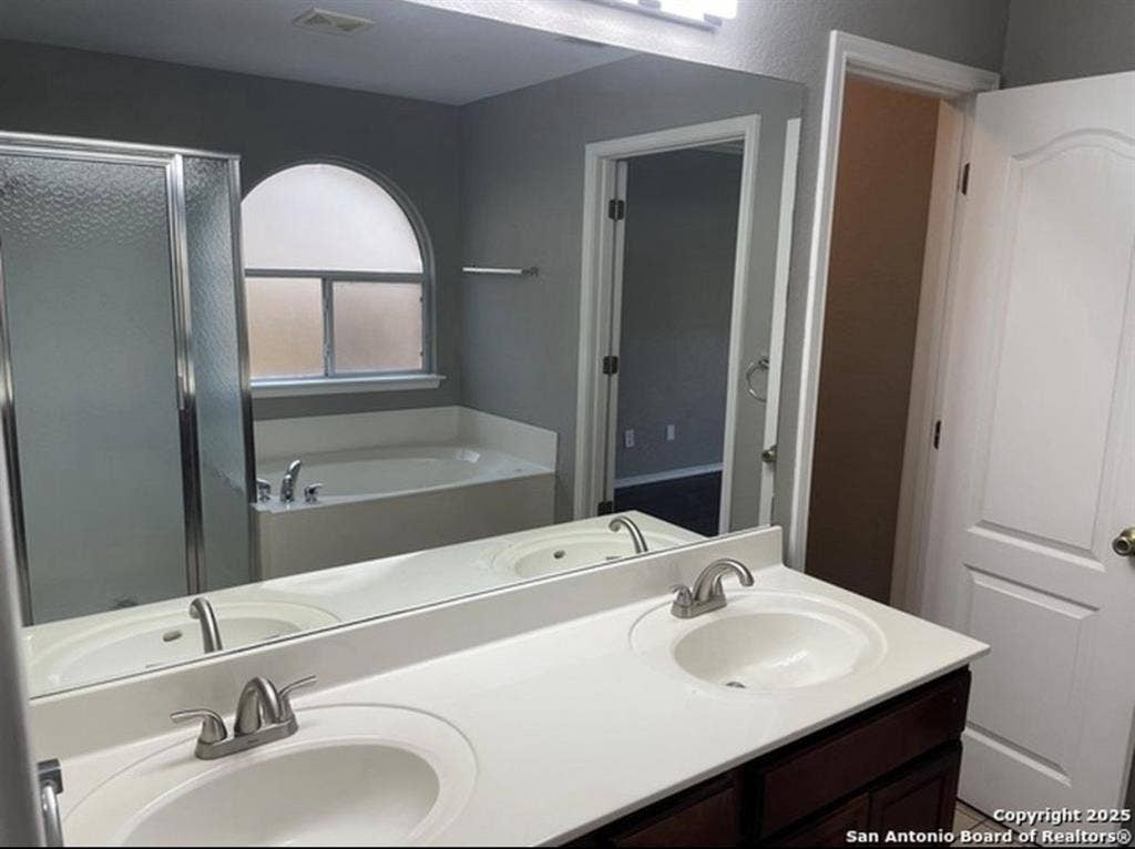 ✨ Master Bedroom for Rent ✨