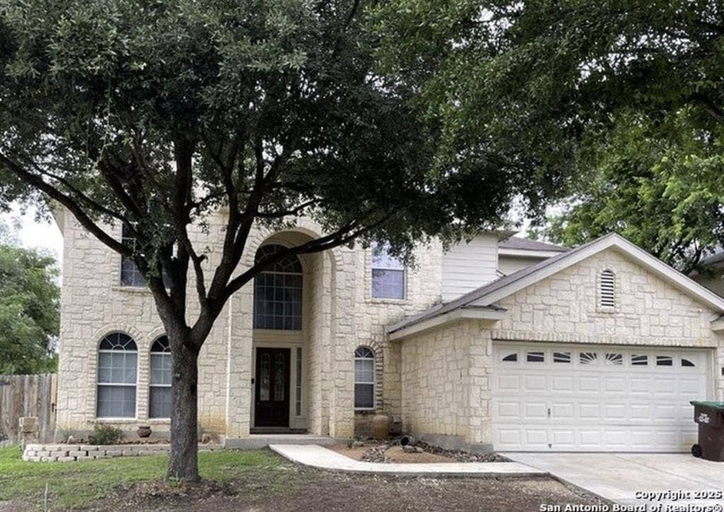 ✨ Master Bedroom for Rent ✨