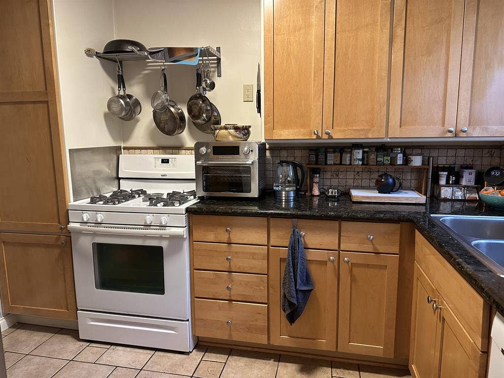 Great Room for Traveling Nurses!