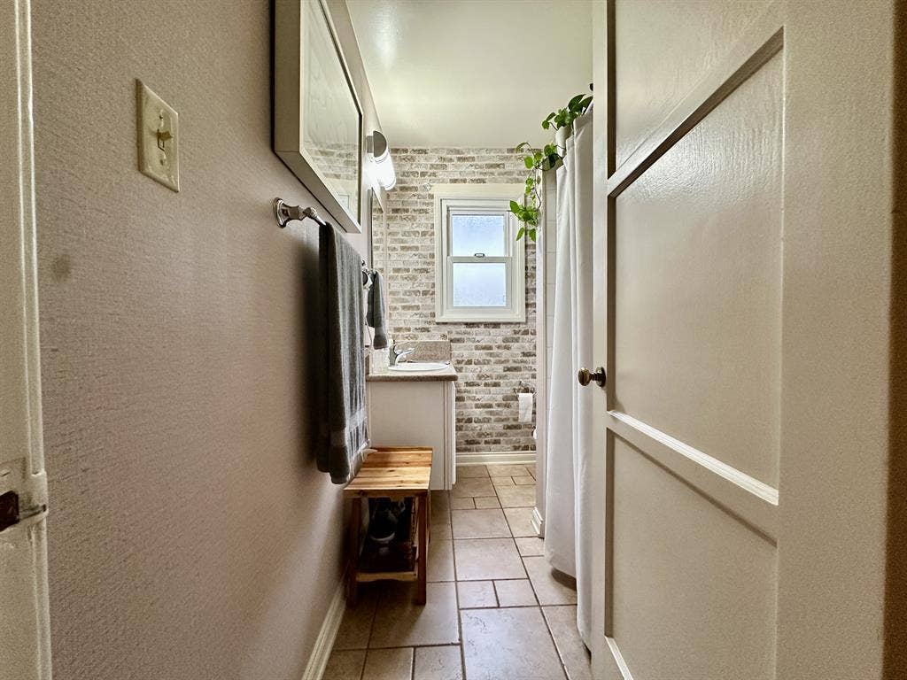 Great Room for Traveling Nurses!