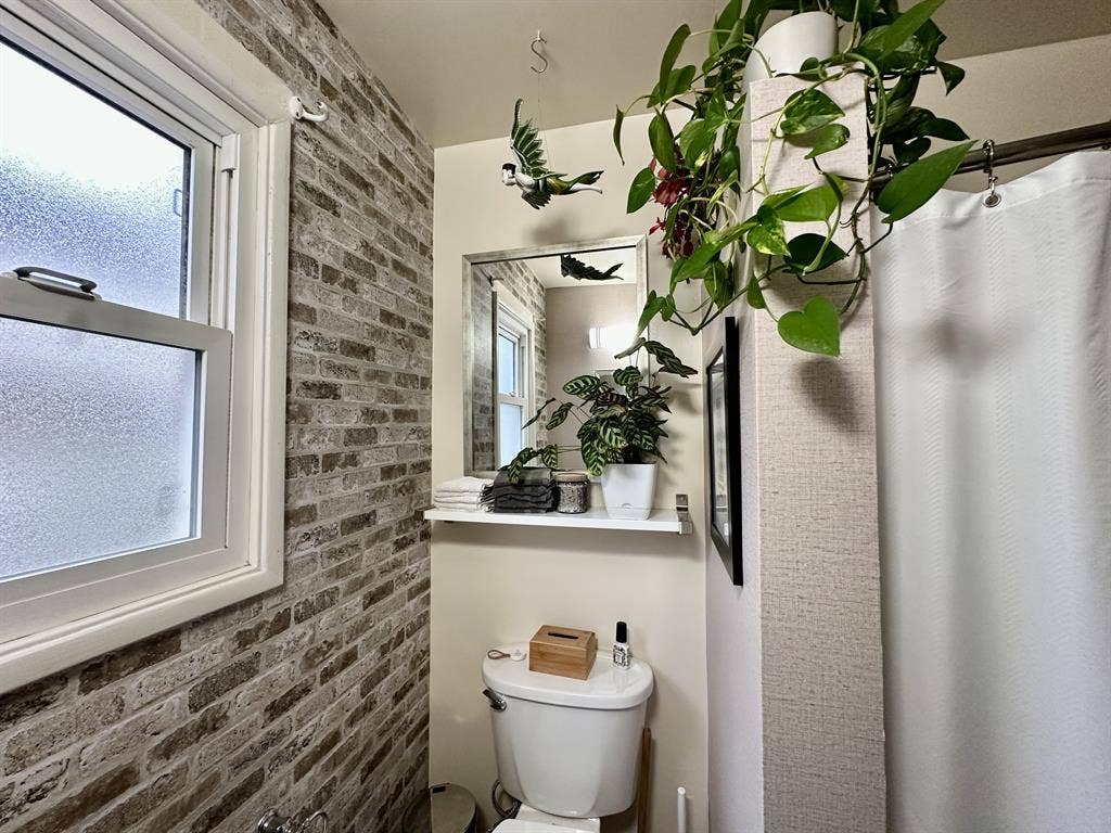 Great Room for Traveling Nurses!