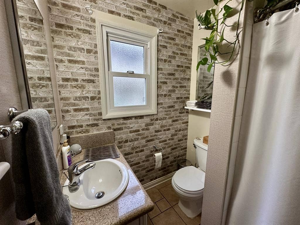 Great Room for Traveling Nurses!