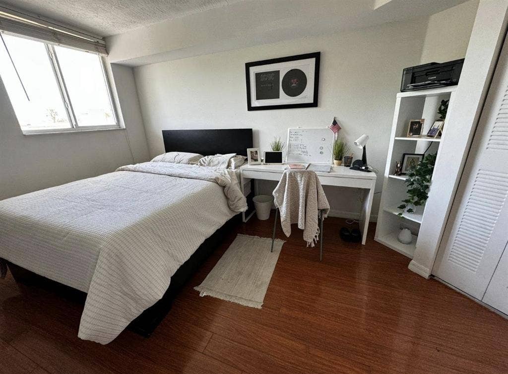 Master bedroom for rent